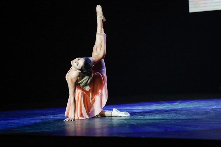 Tribe Dance Hold Your Dream 